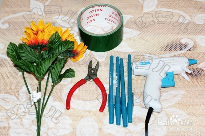 如何用胶花装饰笔