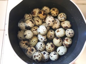 香辣啤酒卤鹌鹑蛋怎么做