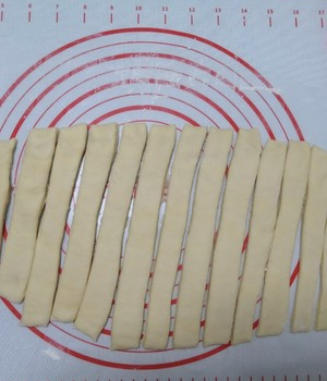 想自己炸点油条,用明矾和碱什么的,不知道比例!求具体的步骤,怎样和面,放多长时间!