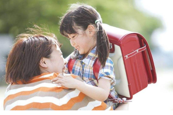 宝宝上幼儿园第一天发朋友圈的简单句子