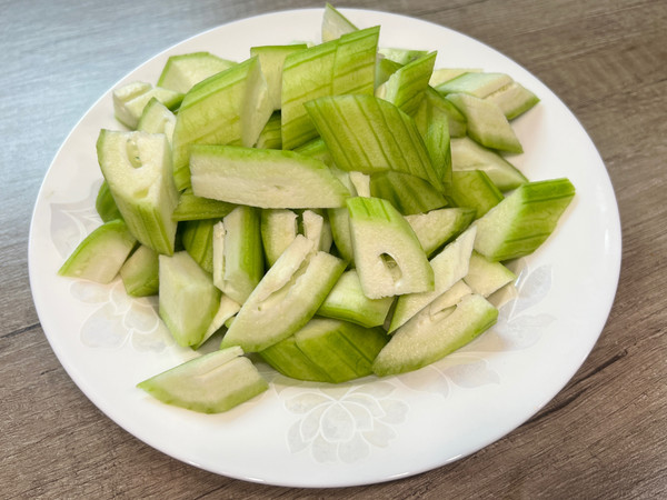 丝瓜炒虾仁鸡蛋