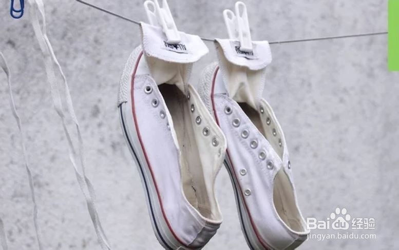 如何清洁白色匡威帆布鞋