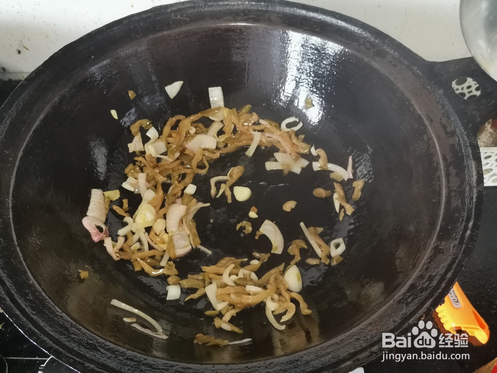 榨菜肉丝蛋炒饭