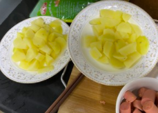孜然土豆火腿肠怎么做