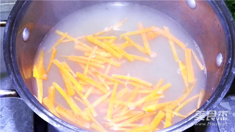 蒜苔炒肉的做法