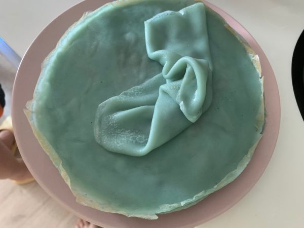 可可爱爱蓝蓝千层草莓蛋糕