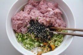 流着汤汁的煎饺——蟹肉皮冻煎饺