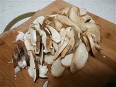 松茸炒青椒的做法