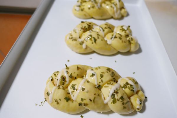 葱香肉松芝士包