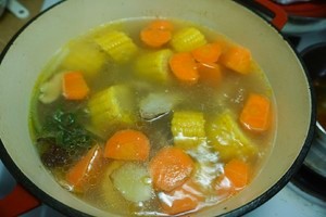 排骨胡萝卜玉米汤的做法