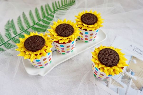 奥利奥向日葵纸杯蛋糕#美的FUN烤箱.焙有FUN儿#