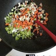 制作牛肉酱拌面
