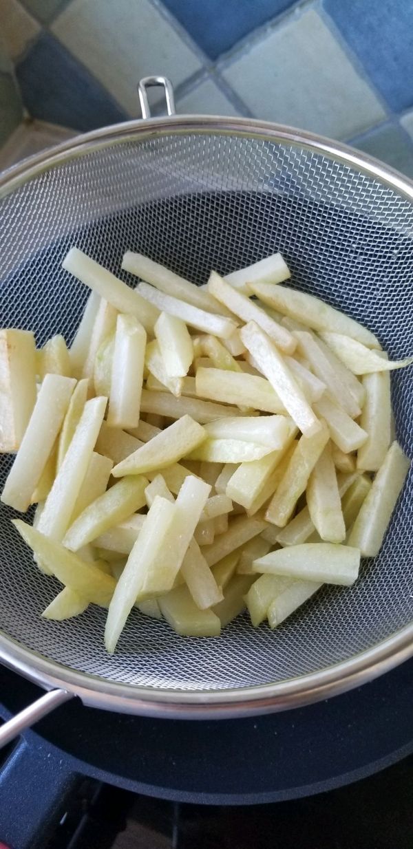 蒜薹土豆洋葱溜肉片