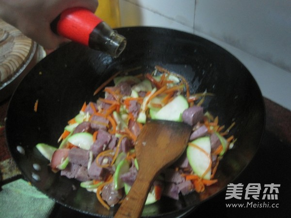 腊味炒紫薯馒头