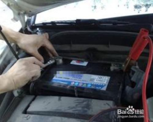 教你如何正确更换汽车蓄电池
