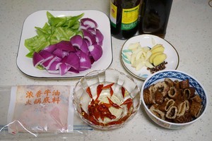 干锅肥肠的做法