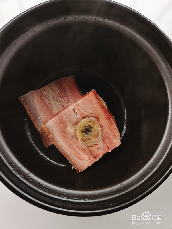 火腿炖肘子怎么做