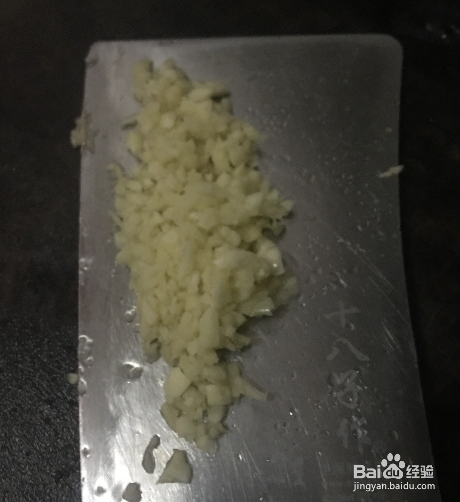 如何制作美味的蒜香排骨