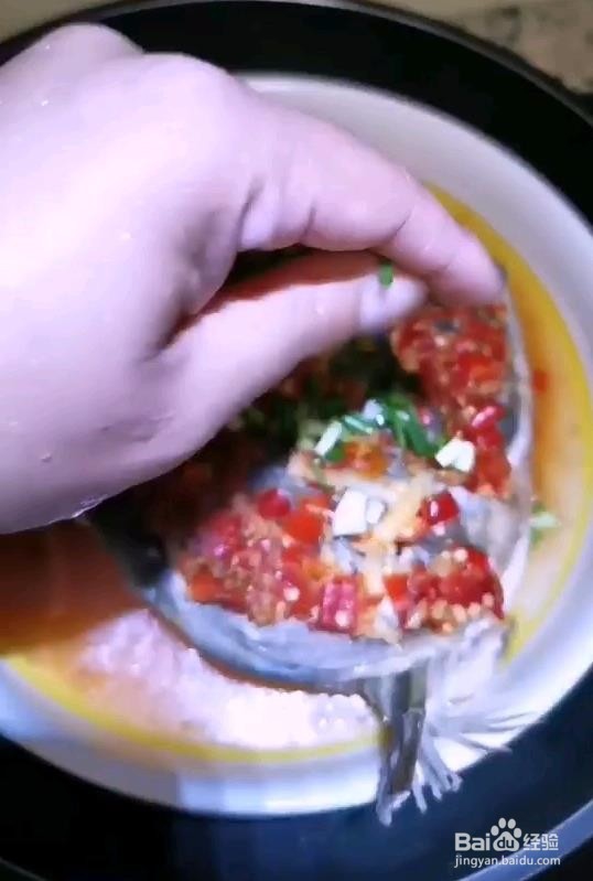 制作剁椒鱼头