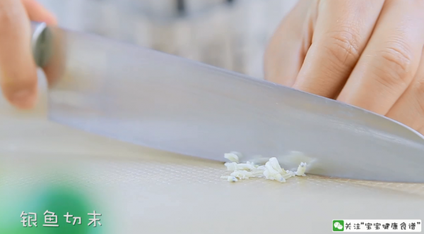 丝瓜胡萝卜银鱼饼