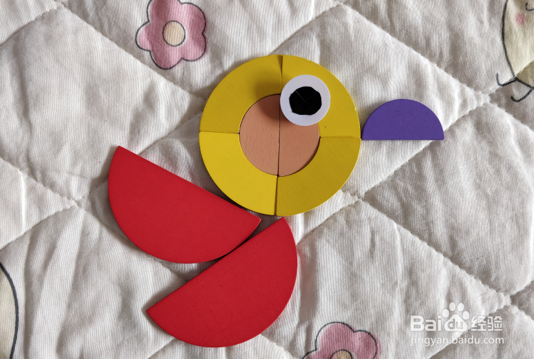 用幼儿积木怎么拼一只窝里拍翅膀的鸟儿？