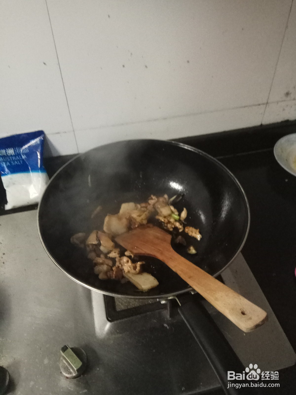 如何做美味的萝卜烧肉