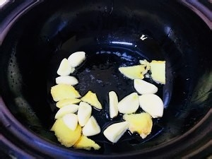 怎么做酱香黄焖鸡