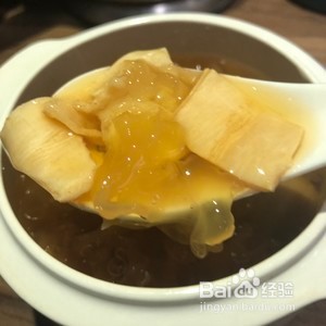 银耳无花果炖鱼胶的做法