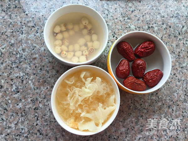 红枣银耳莲子羹