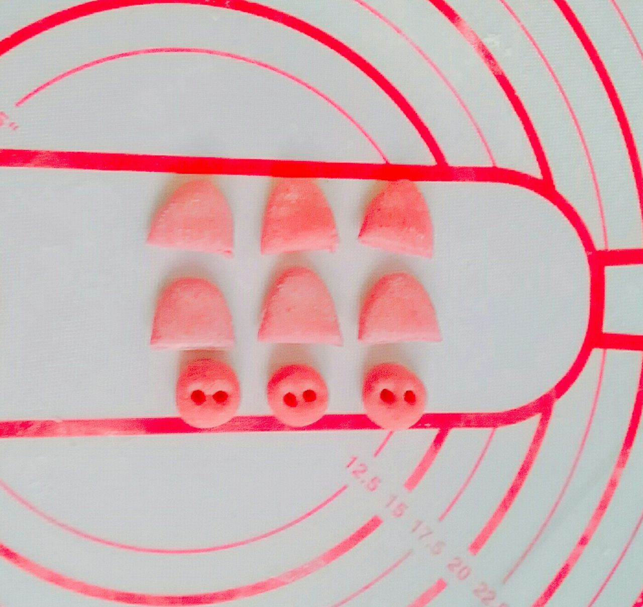 萌萌的卷翘尾巴的小猪馒头，女生必备技能