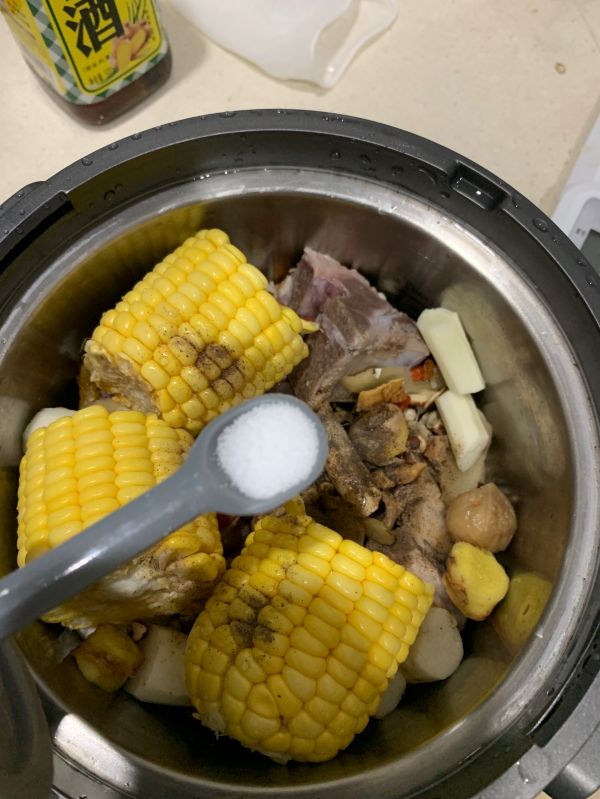 鲍鱼花菇玉竹煲排骨