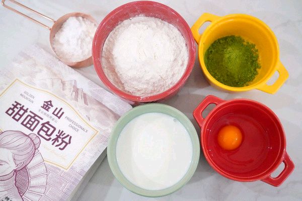 缤纷抹茶花环面包