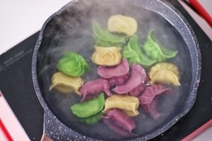 三色白菜猪肉水饺