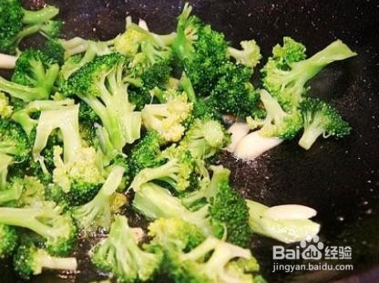 菠萝炒西兰花