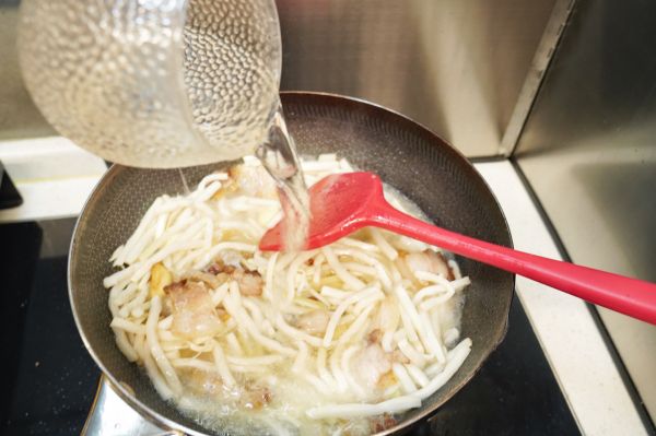 魔芋五花肉腐皮笋丝煲