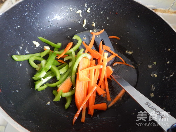 青椒鸡排炒米线