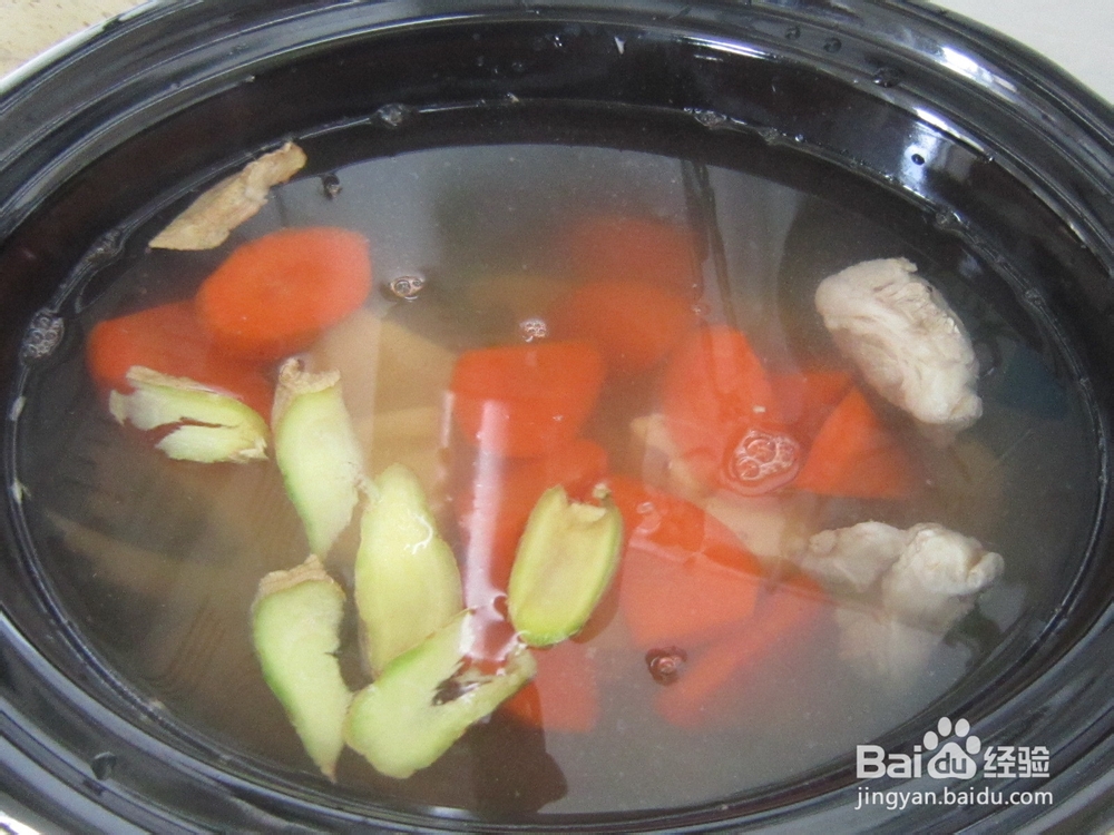 冬季里一碗让人心生温暖的热汤------排骨莲藕汤