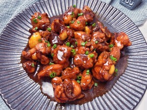 如何做葱油焖鸡腿？