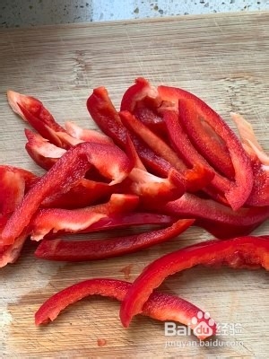 食补养生洋葱红椒炒西兰花的做法