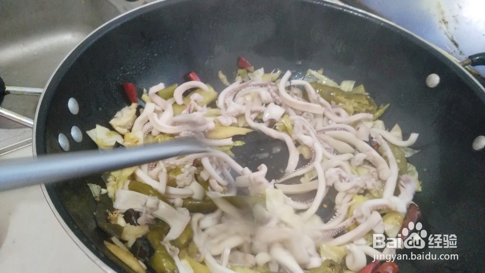 怎么做四川泡菜炒鱿鱼？