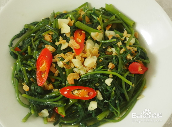 怎么做一道美味的天然虾酱炒空心菜？