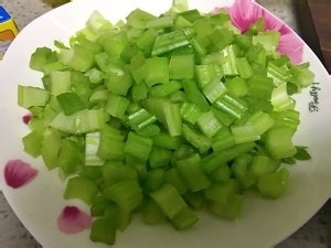 营养美食制作肉末芹菜
