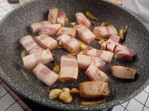 教你怎么做五花肉炒牛肝菌