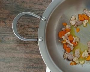 花菜炒肉片【家庭版做法如下】