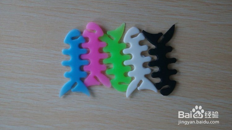 绕耳机线的鱼骨头使用方法