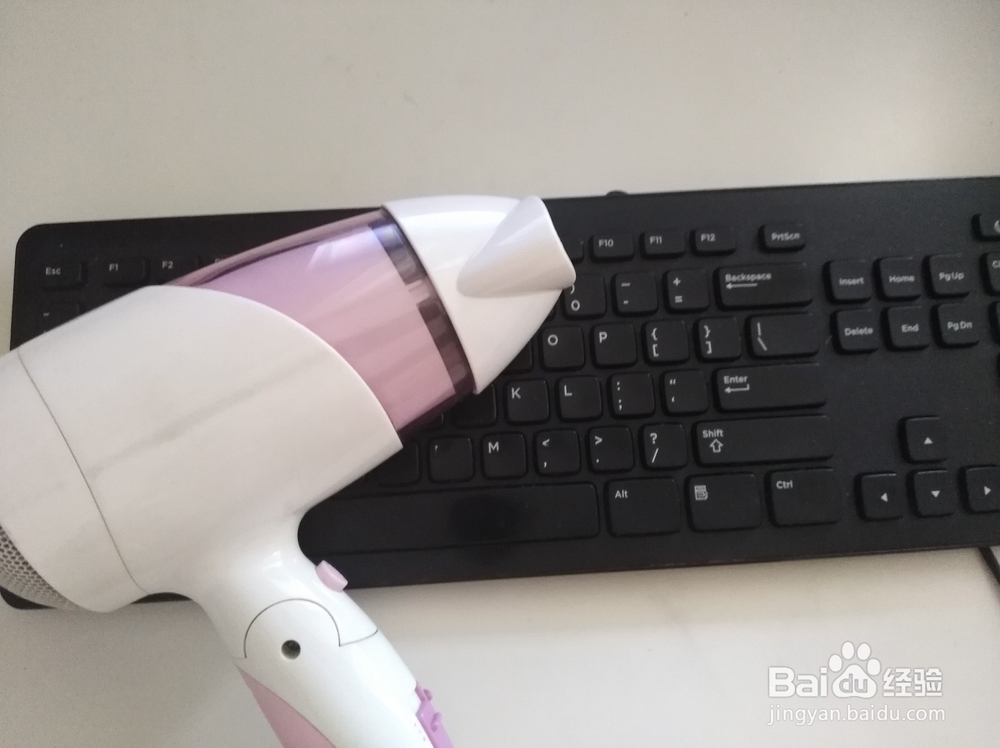 吹风机有多种用法，只用来吹头发就太可惜了