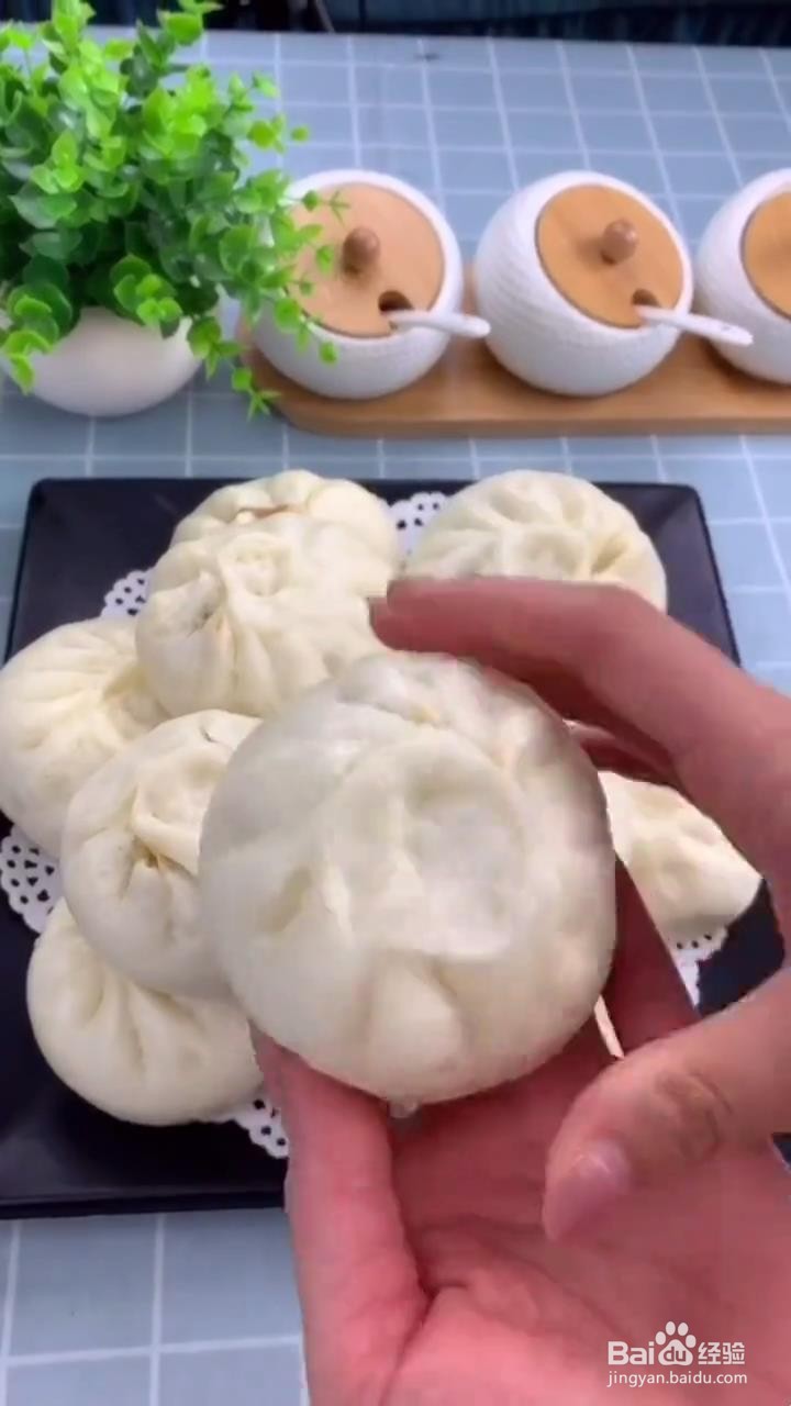 如何做好吃的香菇酱肉包子?