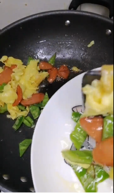怎么做青椒火腿炒蛋