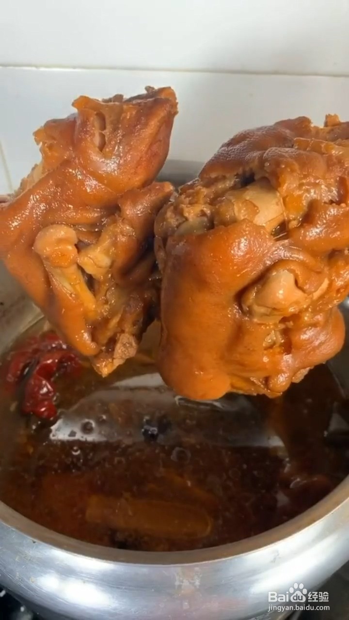 如何制作美味的家常酱猪蹄