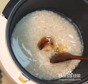 如何做腊肠焖饭？